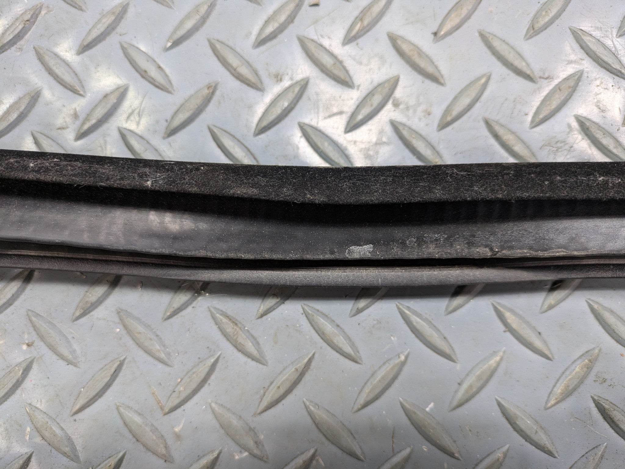 13 - 17 OEM LAND ROVER RANGE ROVER REAR RIGHT PASSENGER SIDE WEATHER STRIPPING