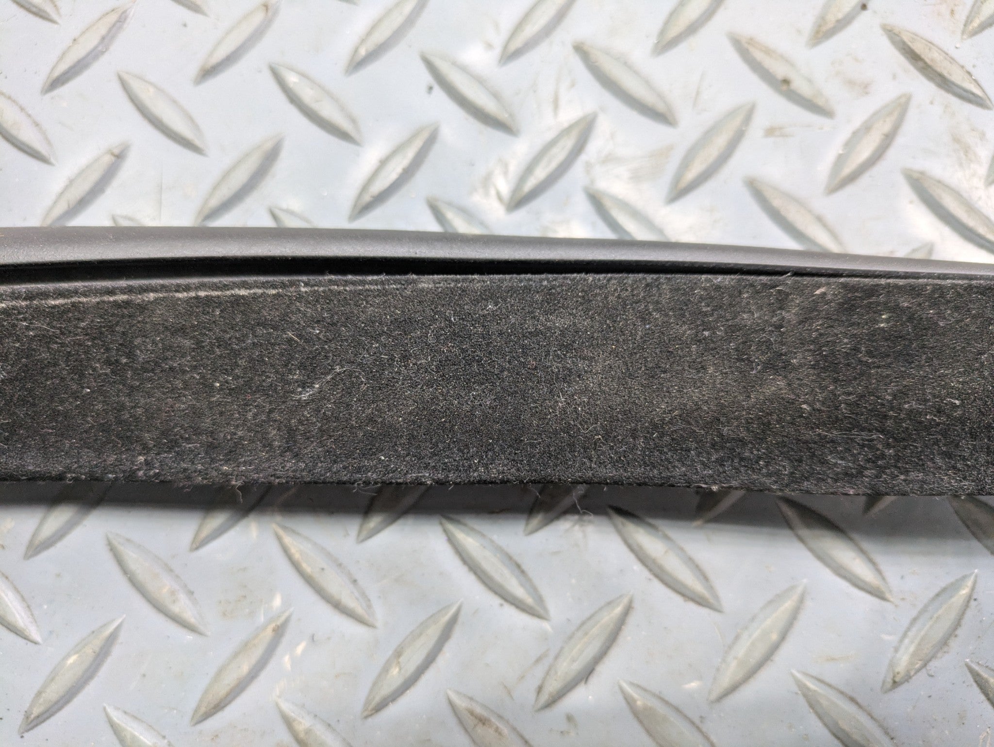 13 - 17 OEM LAND ROVER RANGE ROVER REAR RIGHT PASSENGER SIDE WEATHER STRIPPING