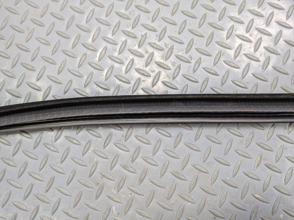 2013 - 2017 OEM LAND ROVER RANGE ROVER REAR LEFT DRIVER SIDE WEATHER STRIPPING