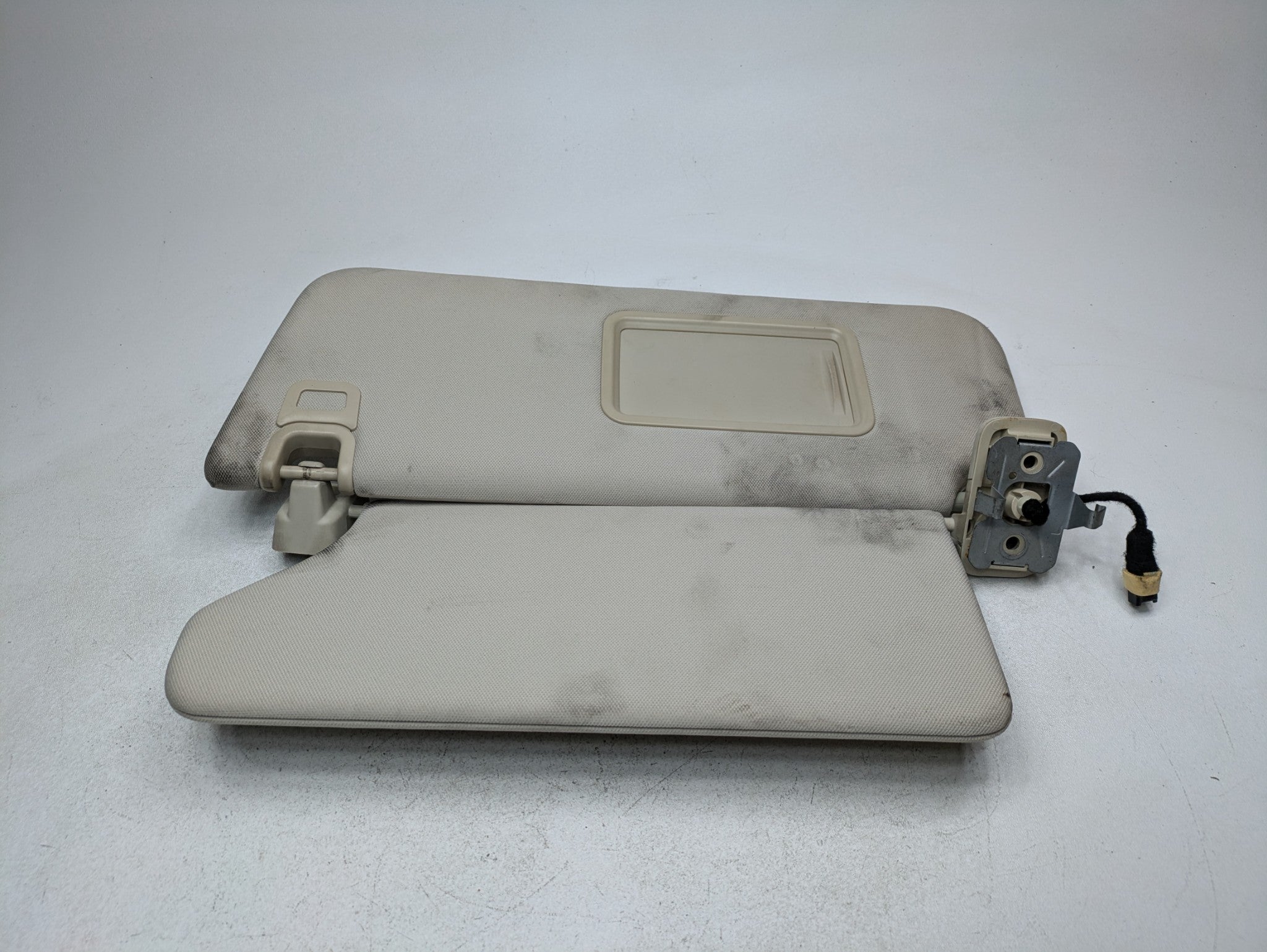 13 - 17 OEM LAND ROVER RANGE ROVER LEFT DRIVER SIDE UPPER INTERIOR SUN VISOR