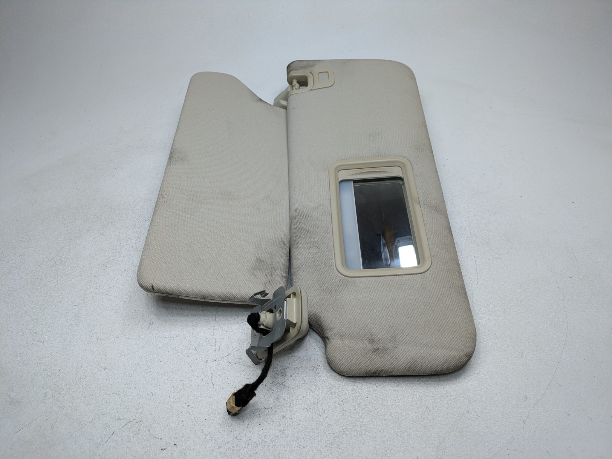 13 - 17 OEM LAND ROVER RANGE ROVER LEFT DRIVER SIDE UPPER INTERIOR SUN VISOR