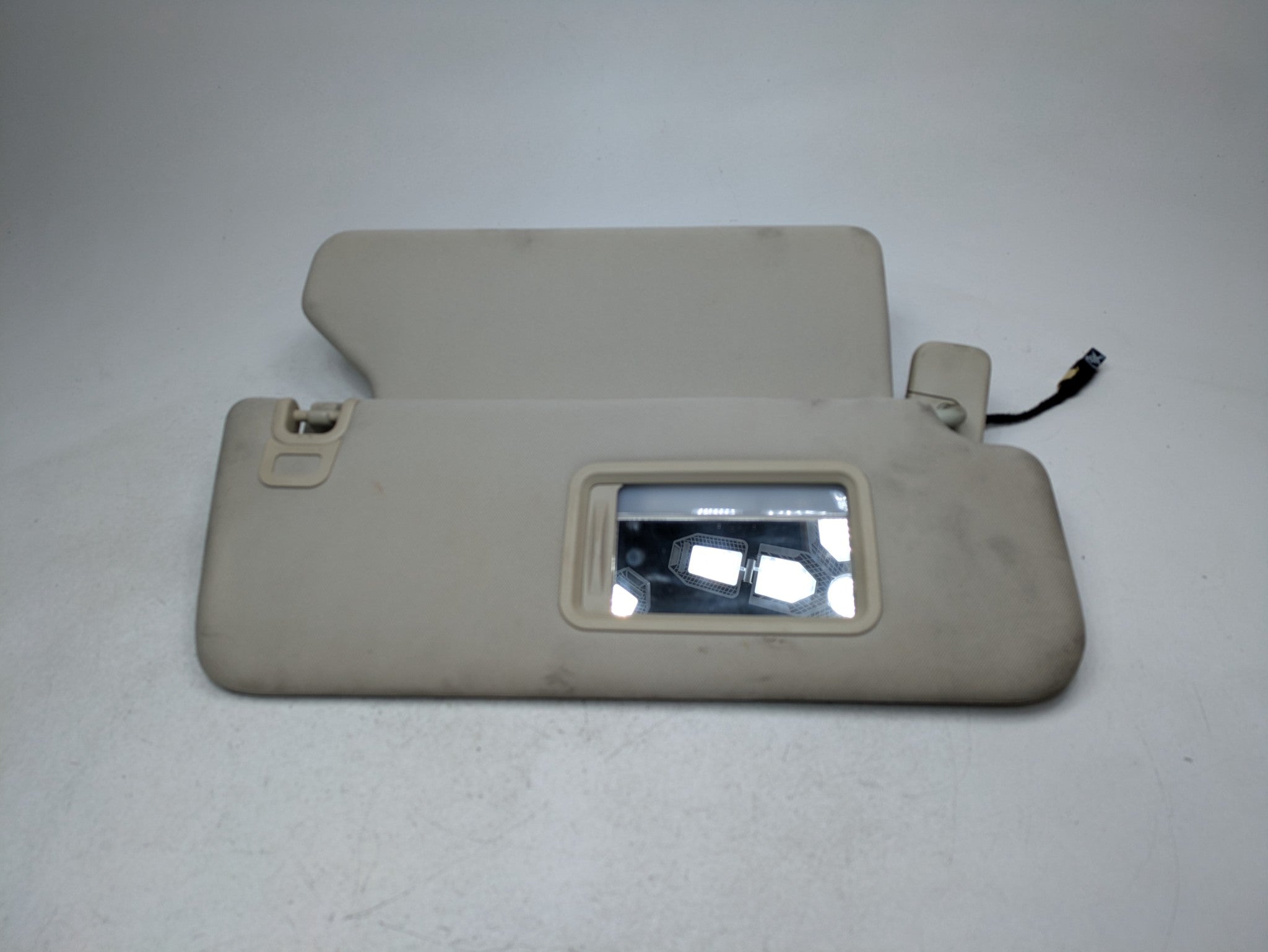 13 - 17 OEM LAND ROVER RANGE ROVER RIGHT PASSENGER SIDE UPPER INTERIOR SUN VISOR