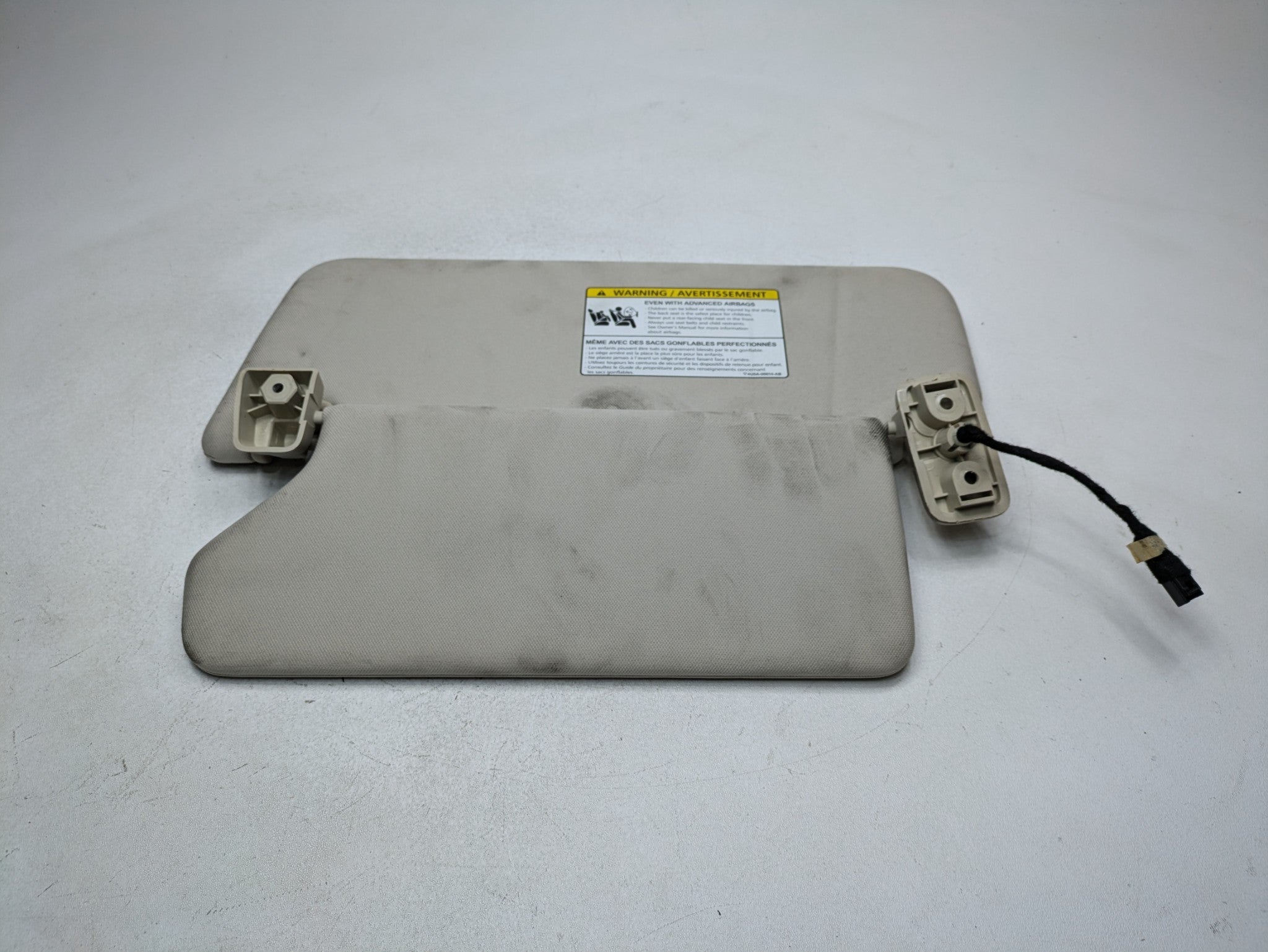 13 - 17 OEM LAND ROVER RANGE ROVER RIGHT PASSENGER SIDE UPPER INTERIOR SUN VISOR