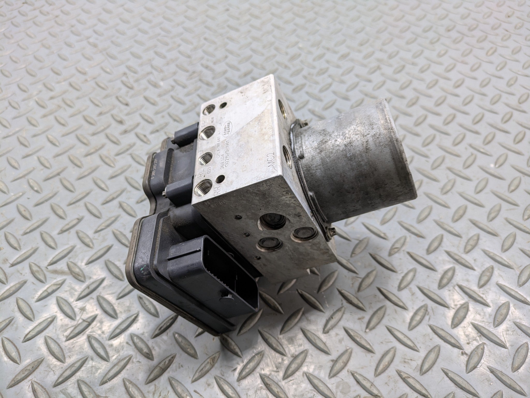 2013 - 2017 OEM LAND ROVER RANGE ROVER ANTI LOCK BRAKE PUMP MODULE ASSEMBLY