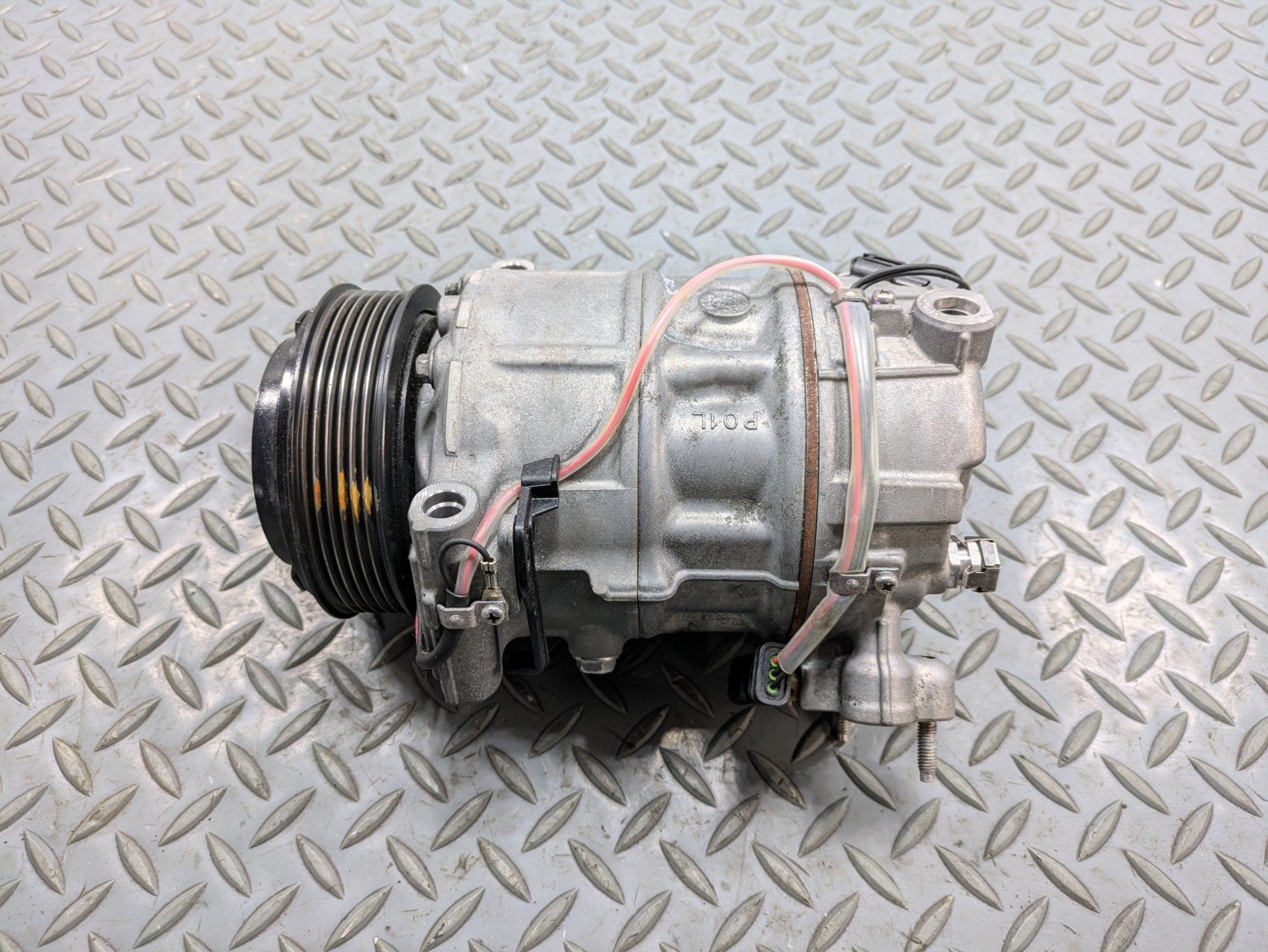 13 - 17 OEM LAND ROVER RANGE ROVER ENGINE AIR CONDITIONING COMPRESSOR ASSEMBLY