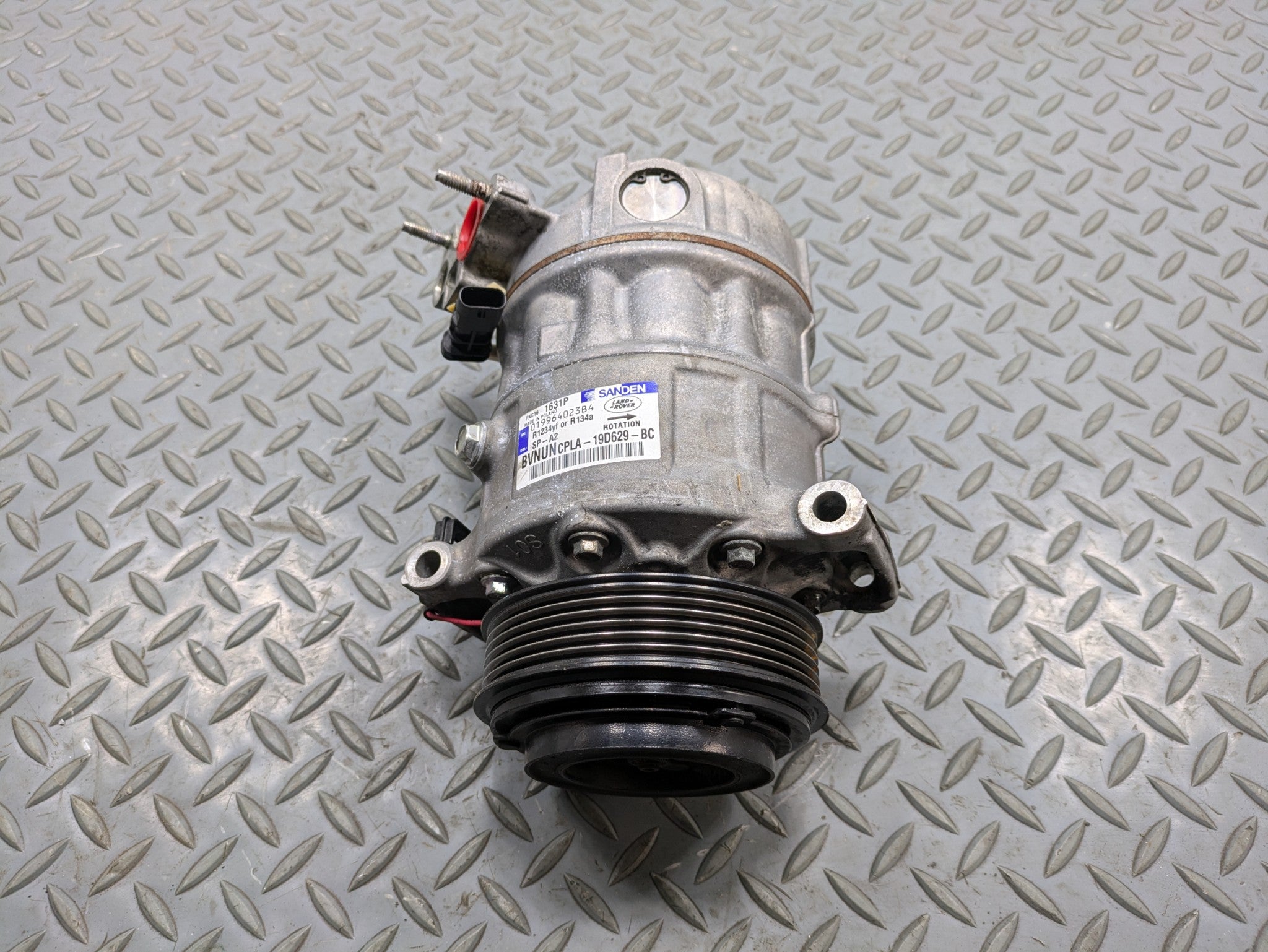 13 - 17 OEM LAND ROVER RANGE ROVER ENGINE AIR CONDITIONING COMPRESSOR ASSEMBLY