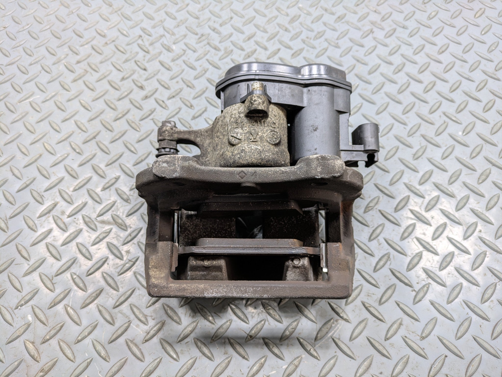 13 - 17 OEM LAND ROVER RANGE ROVER REAR LEFT SIDE BRAKE CALLIPER ASSEMBLY