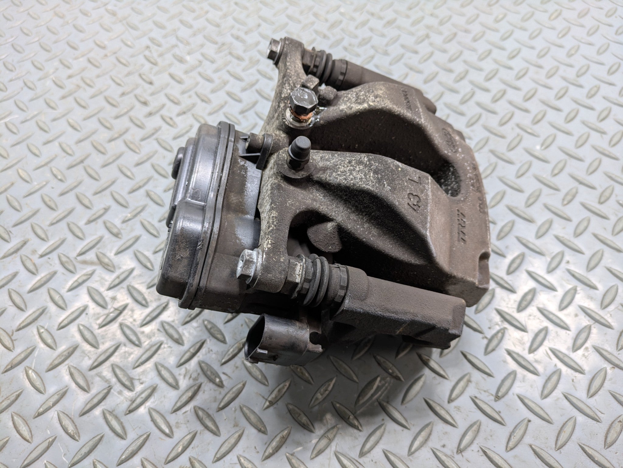 13 - 17 OEM LAND ROVER RANGE ROVER REAR LEFT SIDE BRAKE CALLIPER ASSEMBLY