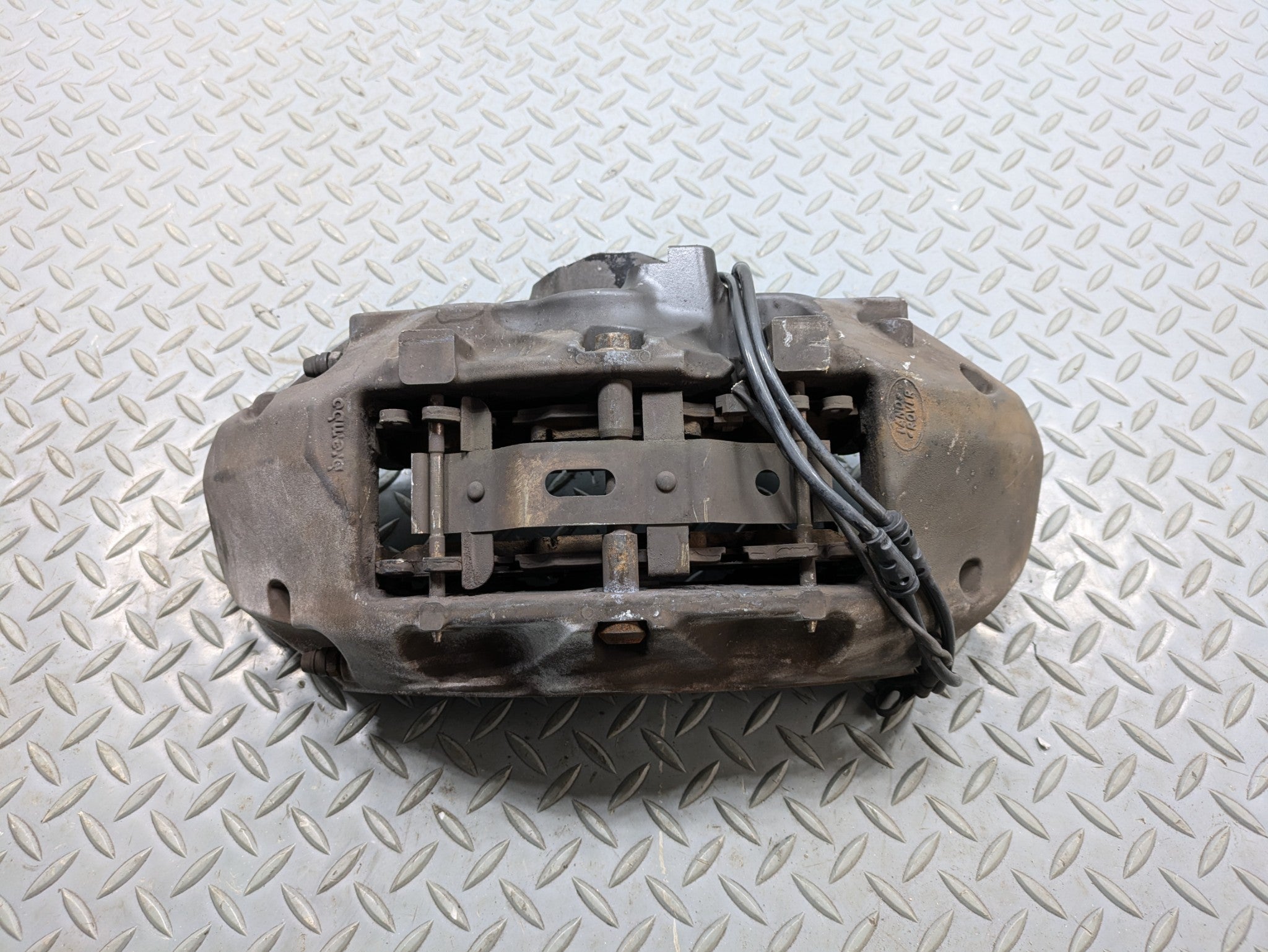 13 - 17 OEM LAND ROVER RANGE ROVER FRONT LEFT BREMBO BRAKE CALIPER ASSEMBLY