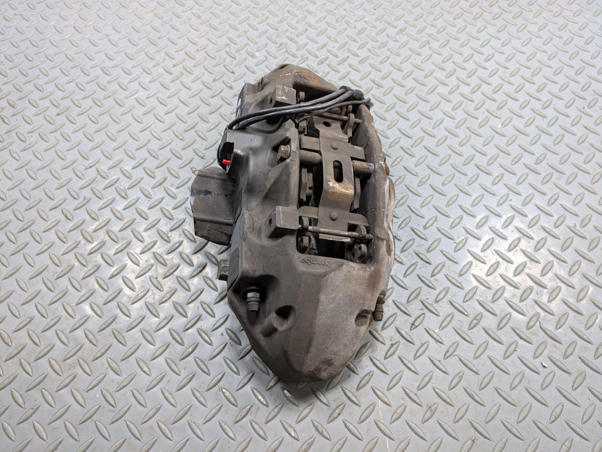 13 - 17 OEM LAND ROVER RANGE ROVER FRONT LEFT BREMBO BRAKE CALIPER ASSEMBLY
