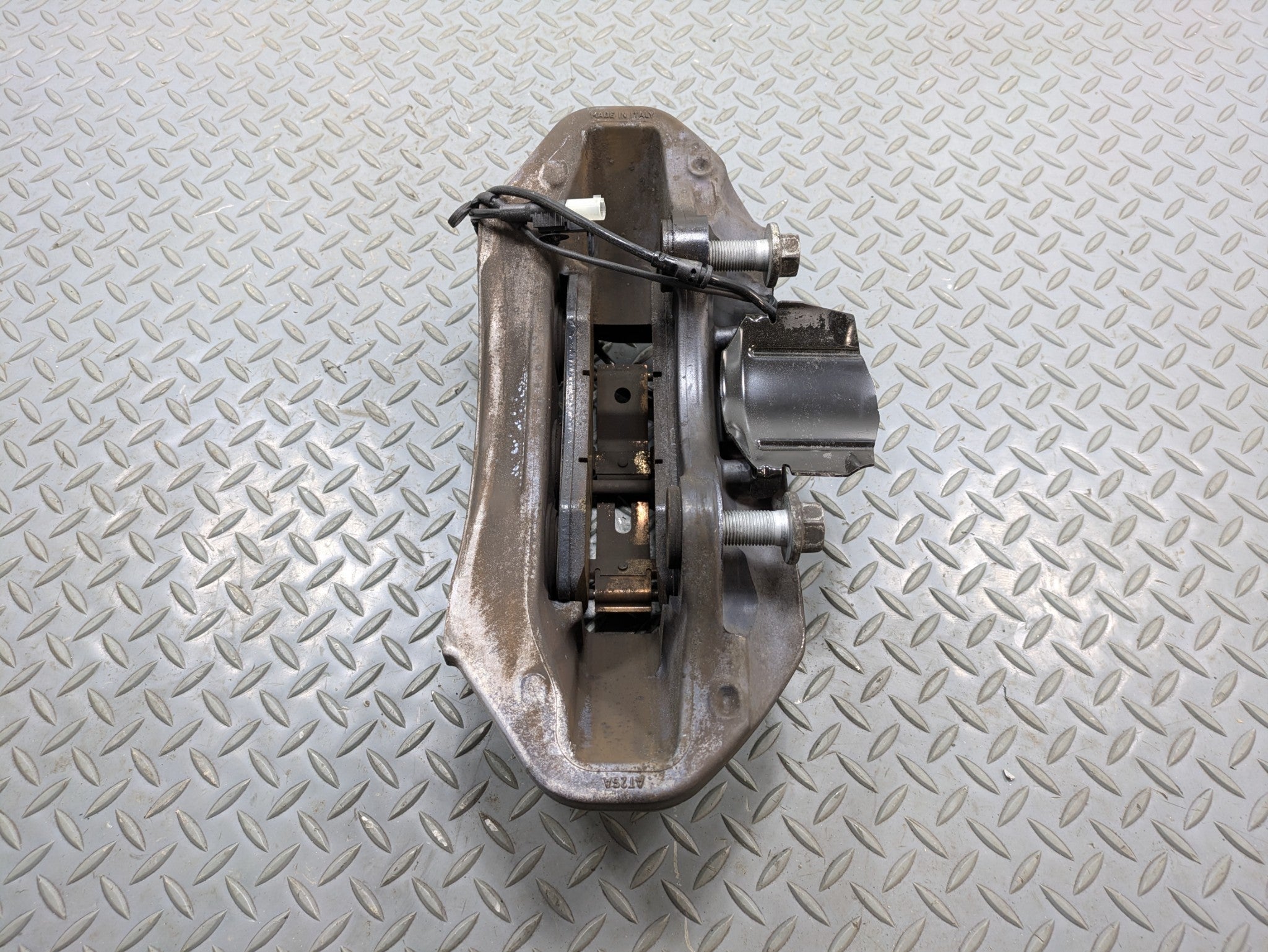 13 - 17 OEM LAND ROVER RANGE ROVER FRONT LEFT BREMBO BRAKE CALIPER ASSEMBLY