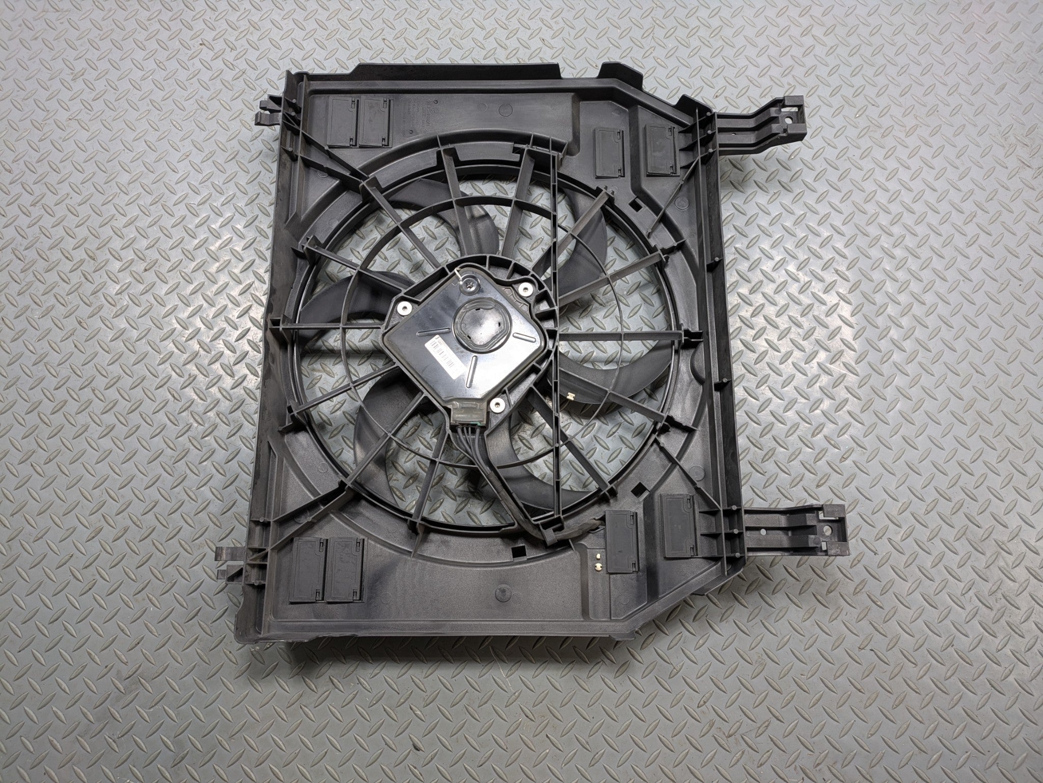 13 - 17 OEM LAND ROVER RANGE ROVER ELECTRIC COOLING FAN WITH MOTOR ASSEMBLY