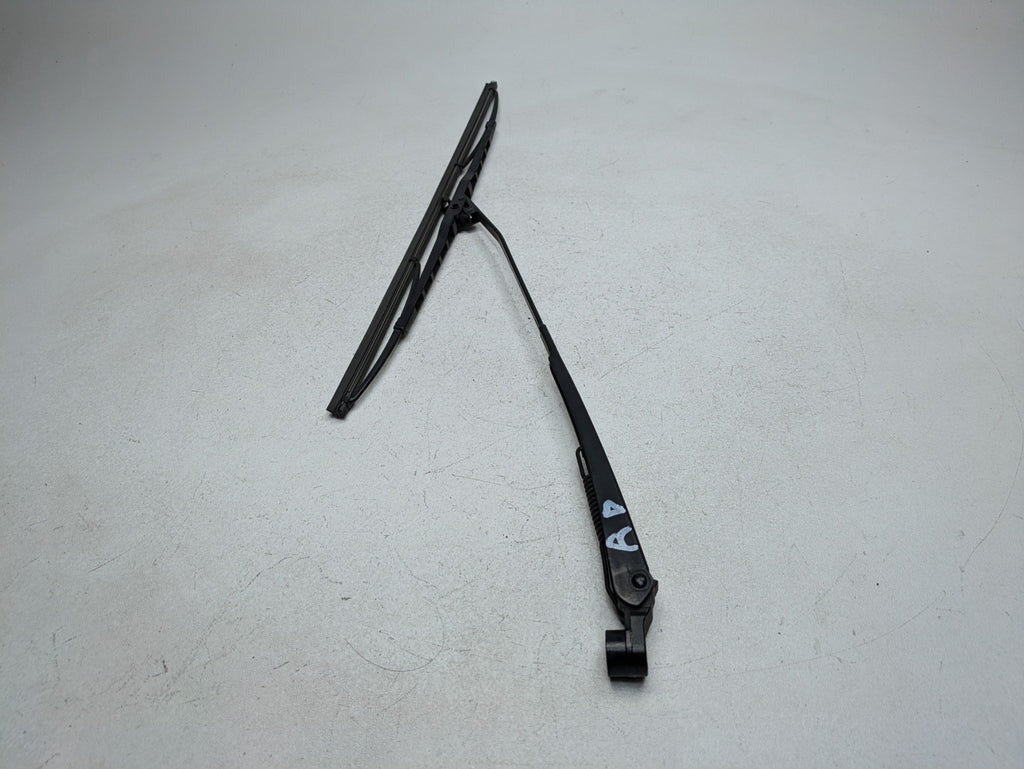 13 - 17 OEM LAND ROVER RANGE ROVER REAR TAILGATE TRUNK LID WIPER ARM WITH BLADE