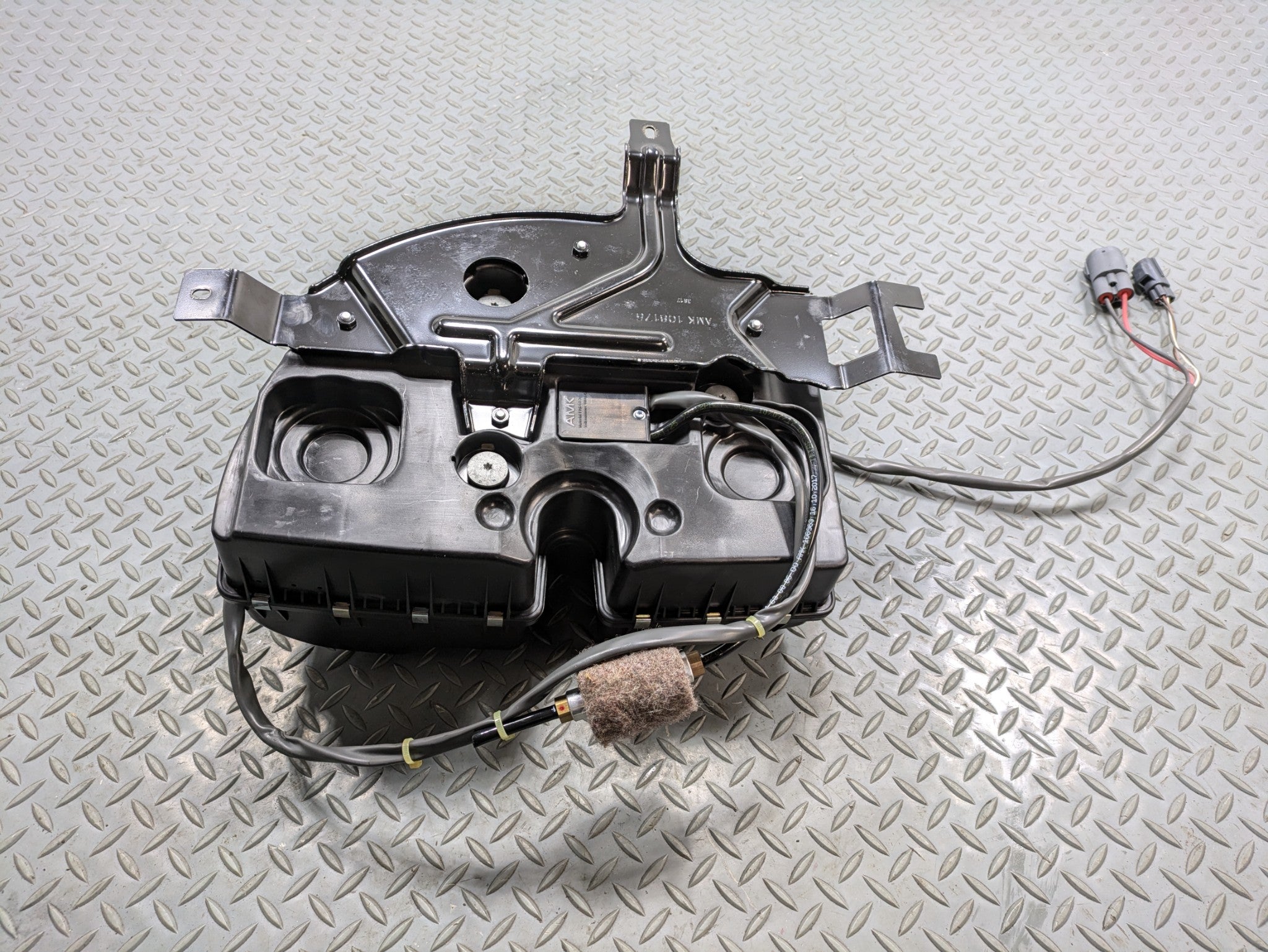 2013 - 2017 OEM LAND ROVER RANGE ROVER AIR SUSPENSION COMPRESSOR PUMP ASSEMBLY