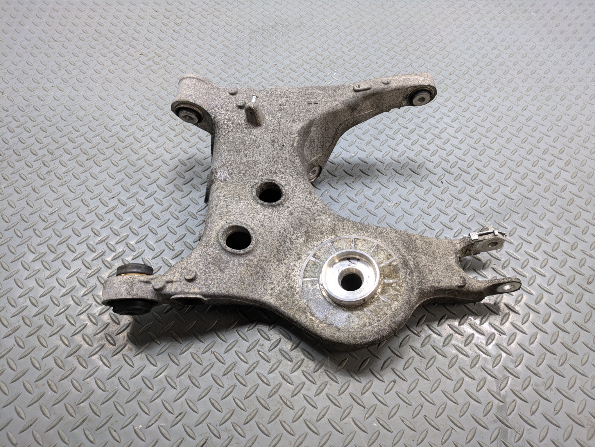 2013 - 2017 OEM LAND ROVER RANGE ROVER REAR RIGHT SIDE LOWER CONTROL ARM