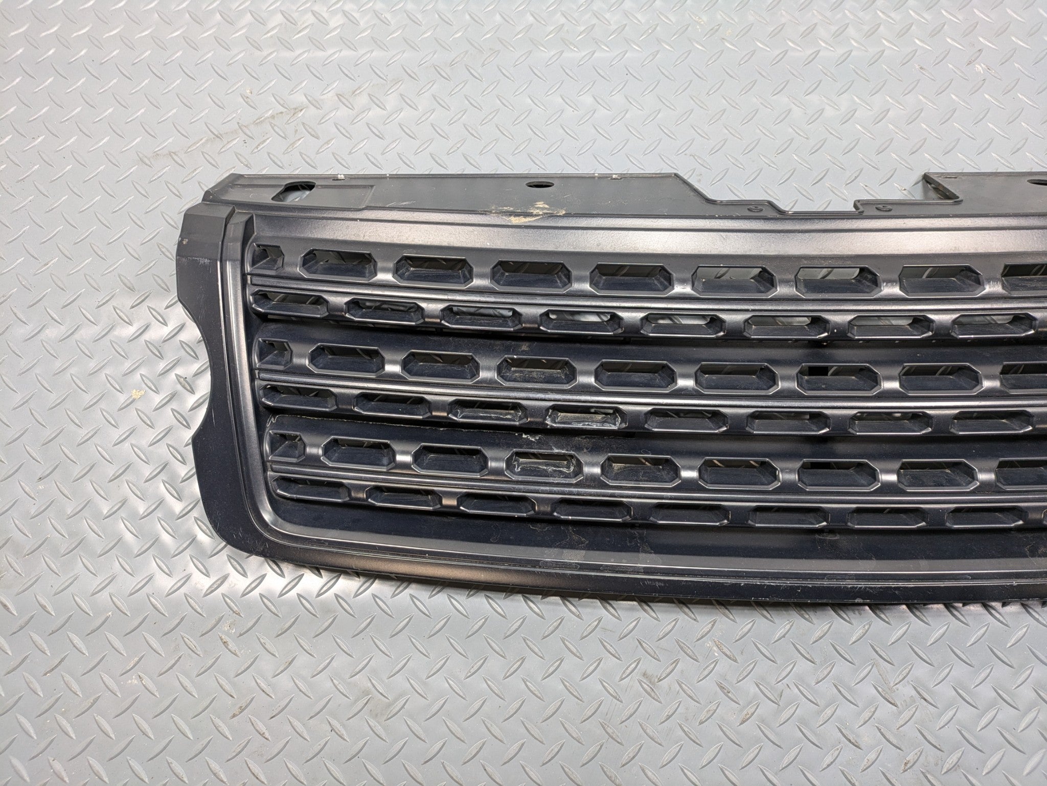 2013 - 2017 OEM LAND ROVER RANGE ROVER FRONT UPPER BUMPER GRILLE WITH EMBLEM