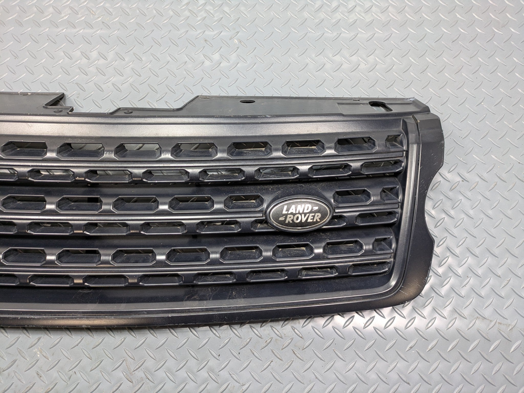2013 - 2017 OEM LAND ROVER RANGE ROVER FRONT UPPER BUMPER GRILLE WITH EMBLEM