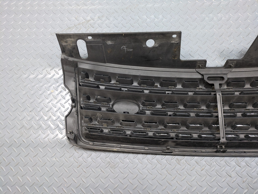 2013 - 2017 OEM LAND ROVER RANGE ROVER FRONT UPPER BUMPER GRILLE WITH EMBLEM