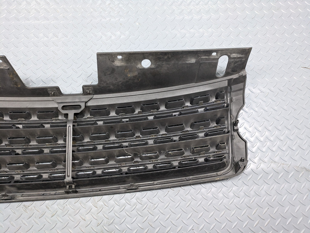 2013 - 2017 OEM LAND ROVER RANGE ROVER FRONT UPPER BUMPER GRILLE WITH EMBLEM