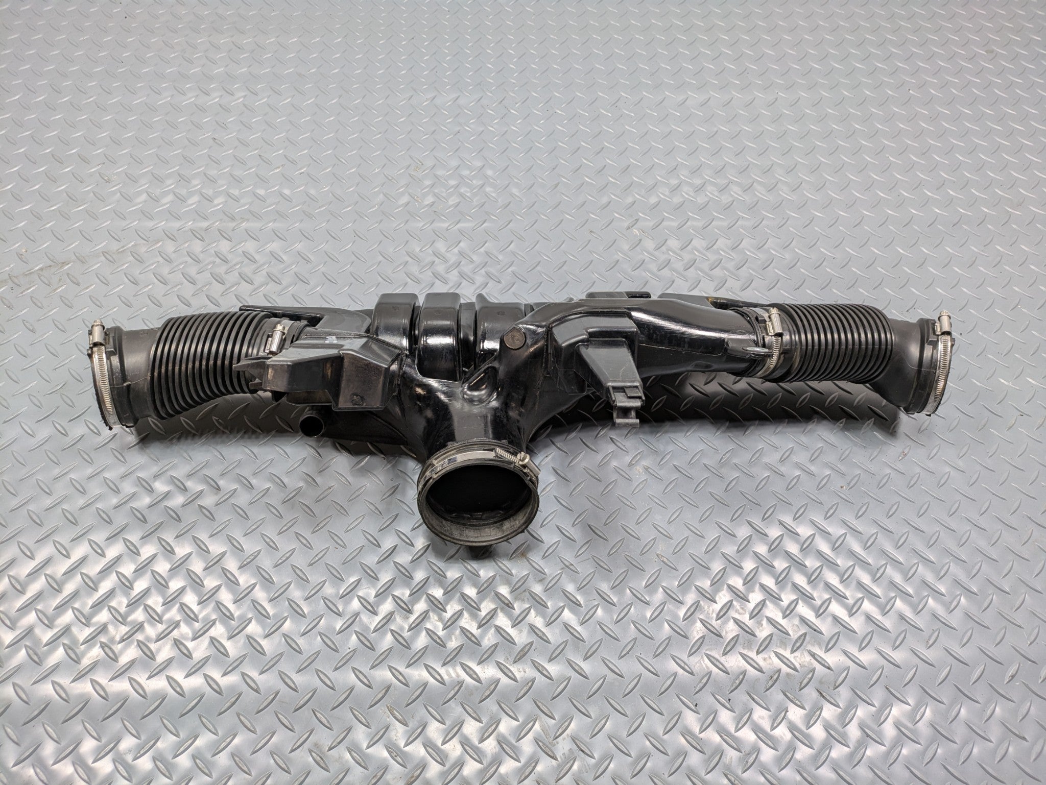 2013 - 2017 OEM LAND ROVER RANGE ROVER AIR INTAKE RESONATOR WITH TUBE