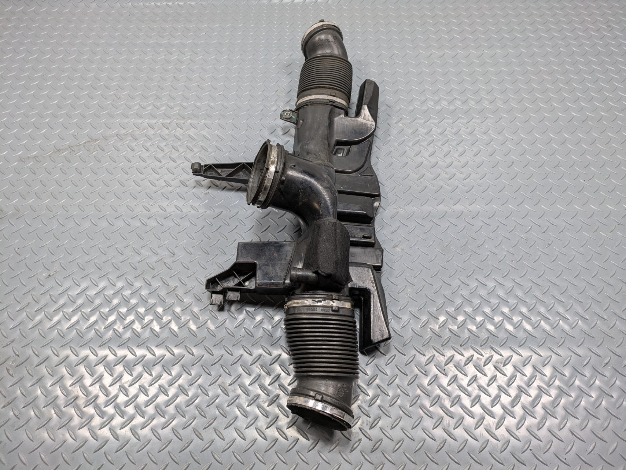 2013 - 2017 OEM LAND ROVER RANGE ROVER AIR INTAKE RESONATOR WITH TUBE