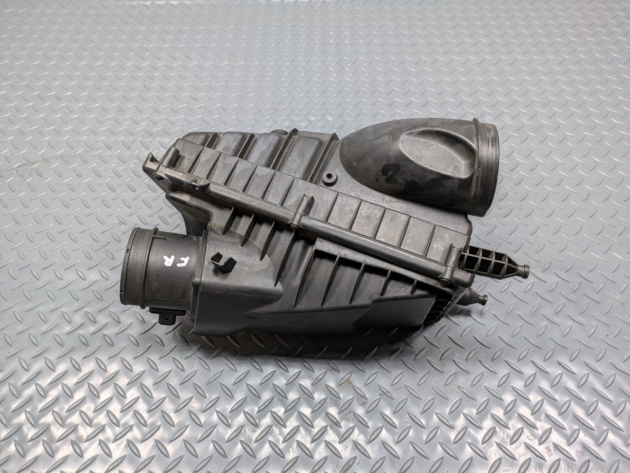 2013 - 2017 OEM LAND ROVER RANGE ROVER RIGHT SIDE AIR FILTER CLEANER BOX