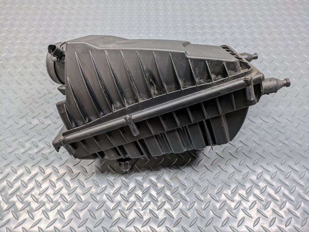 2013 - 2017 OEM LAND ROVER RANGE ROVER RIGHT SIDE AIR FILTER CLEANER BOX