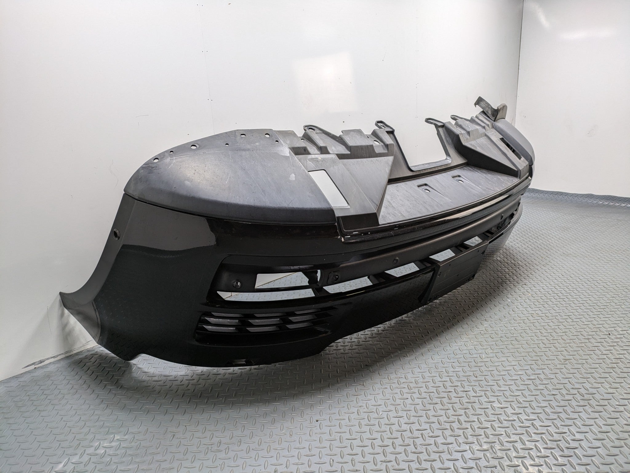 2013 - 2017 OEM LAND ROVER RANGE ROVER FRONT BUMPER COVER ASSEMBLY BLACK L405