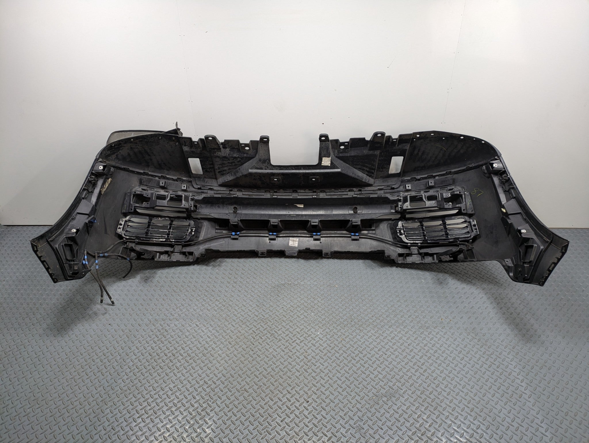 2013 - 2017 OEM LAND ROVER RANGE ROVER FRONT BUMPER COVER ASSEMBLY BLACK L405