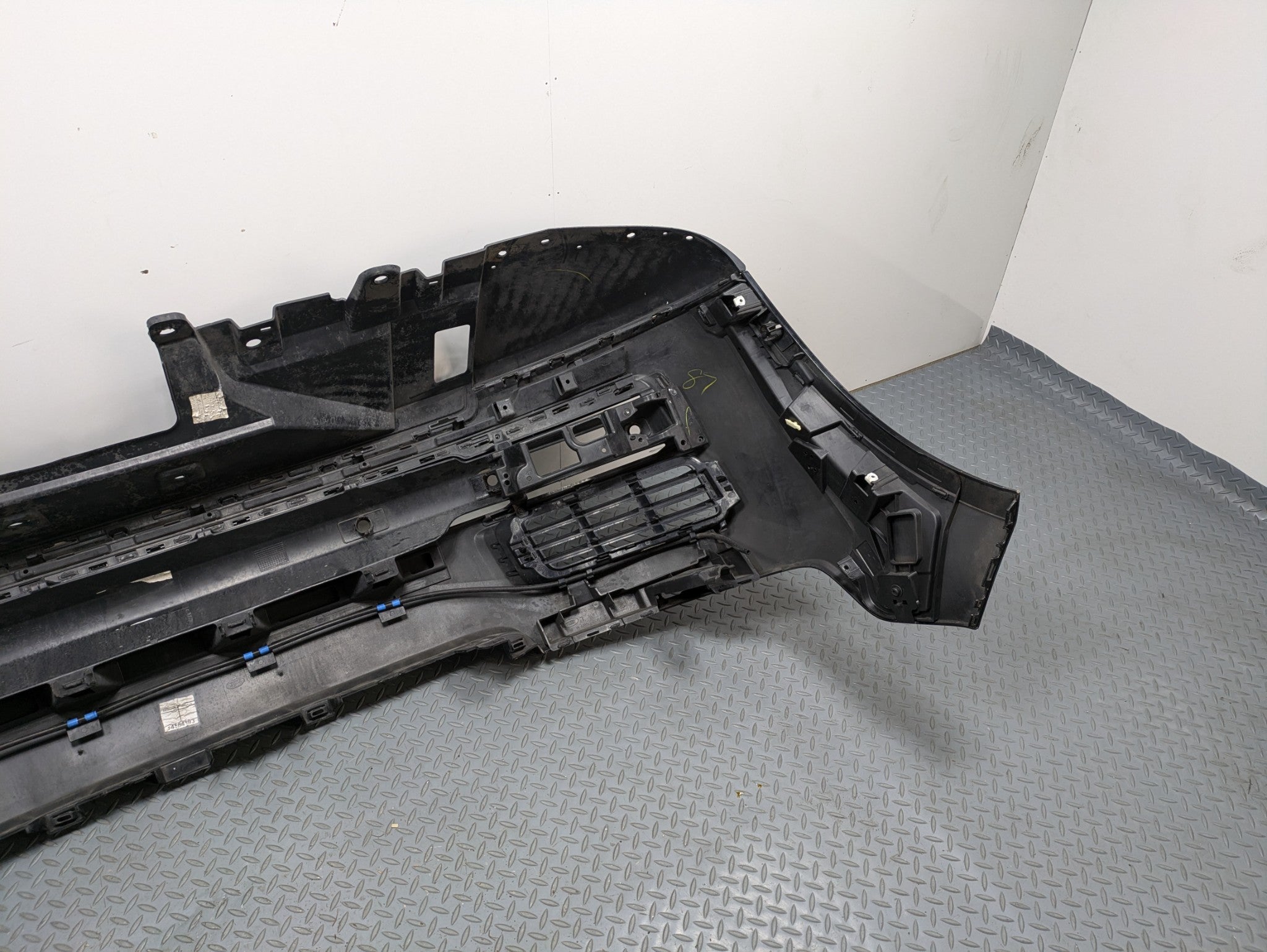 2013 - 2017 OEM LAND ROVER RANGE ROVER FRONT BUMPER COVER ASSEMBLY BLACK L405