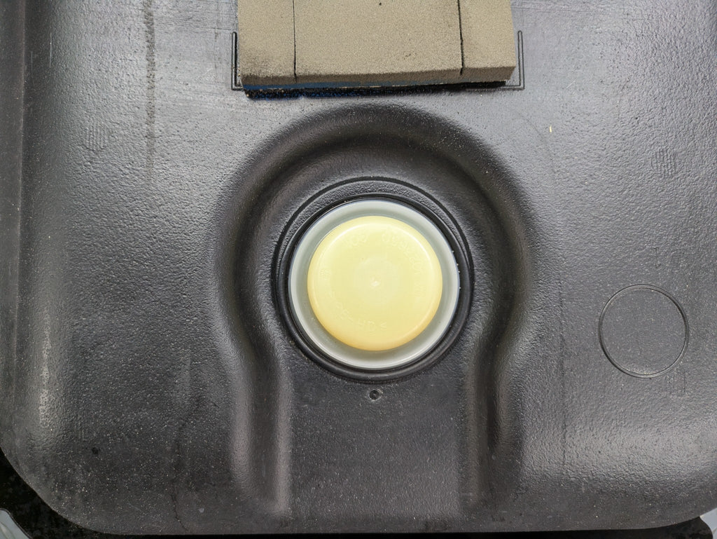 2013 - 2017 OEM LAND ROVER RANGE ROVER FUEL GAS TANK RESERVOIR ASSEMBLY