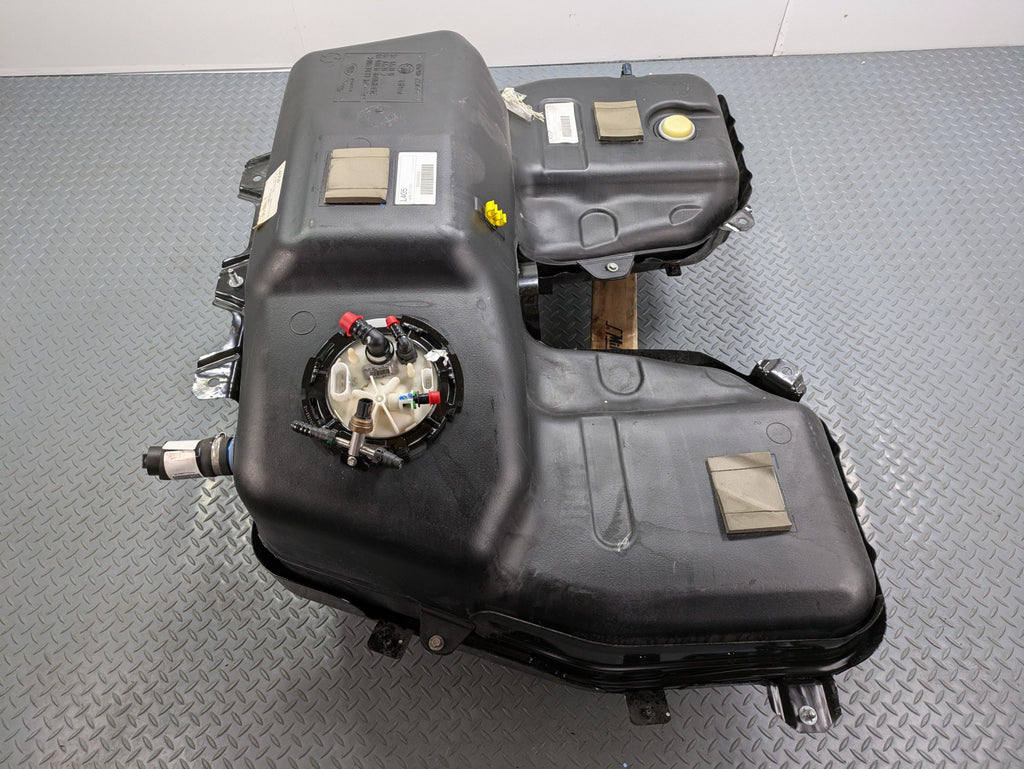 2013 - 2017 OEM LAND ROVER RANGE ROVER FUEL GAS TANK RESERVOIR ASSEMBLY