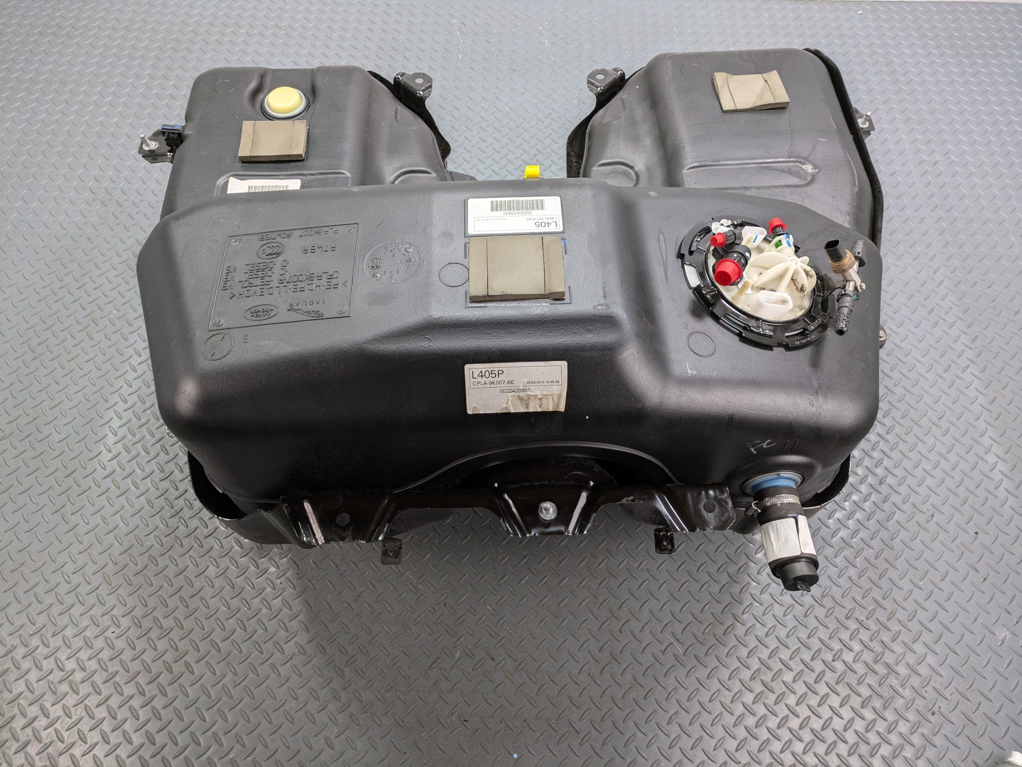 2013 - 2017 OEM LAND ROVER RANGE ROVER FUEL GAS TANK RESERVOIR ASSEMBLY