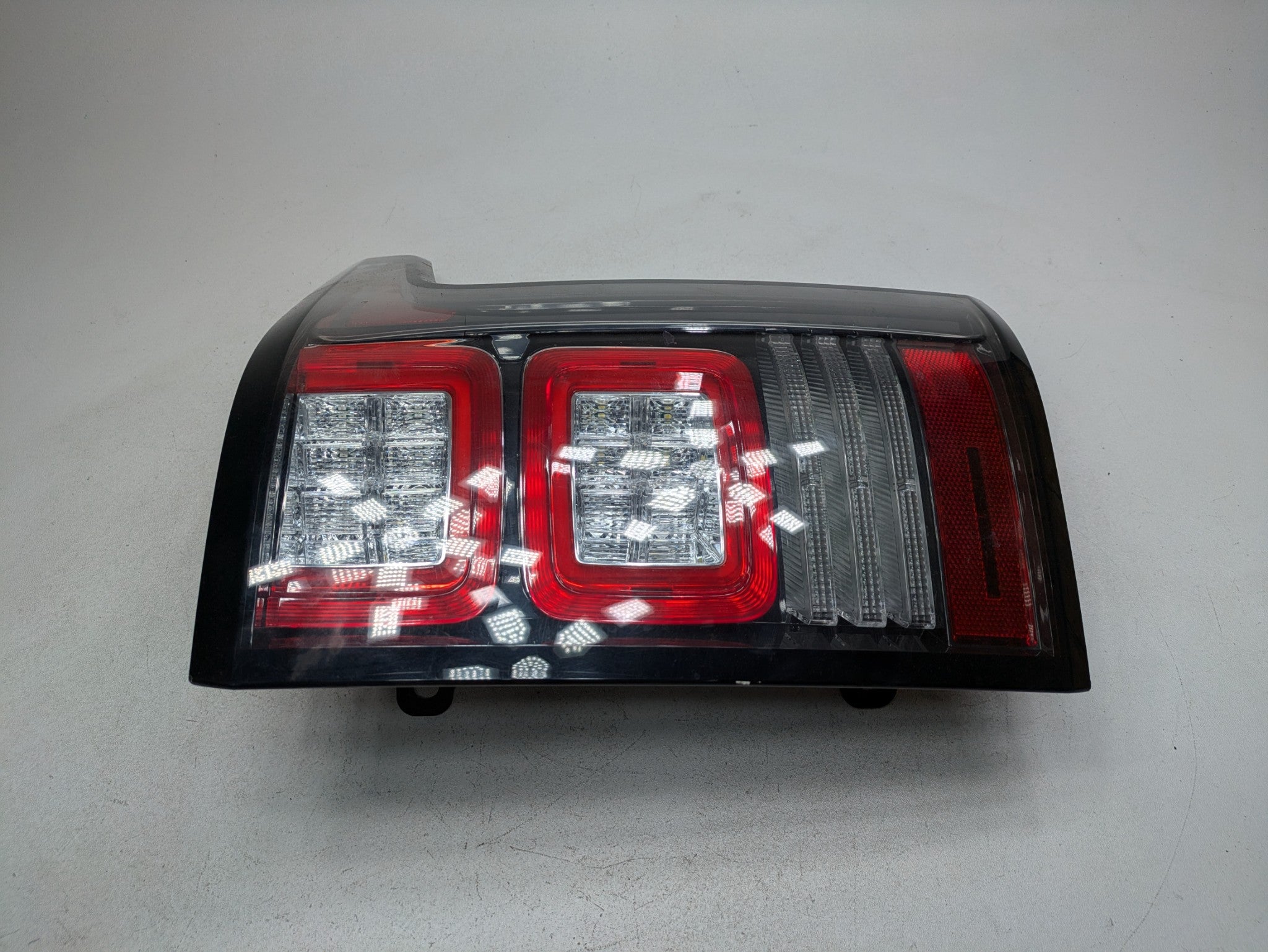 13 - 17 OEM LAND ROVER RANGE ROVER REAR RIGHT PASSENGER SIDE TAIL LIGHT ASSEMBLY