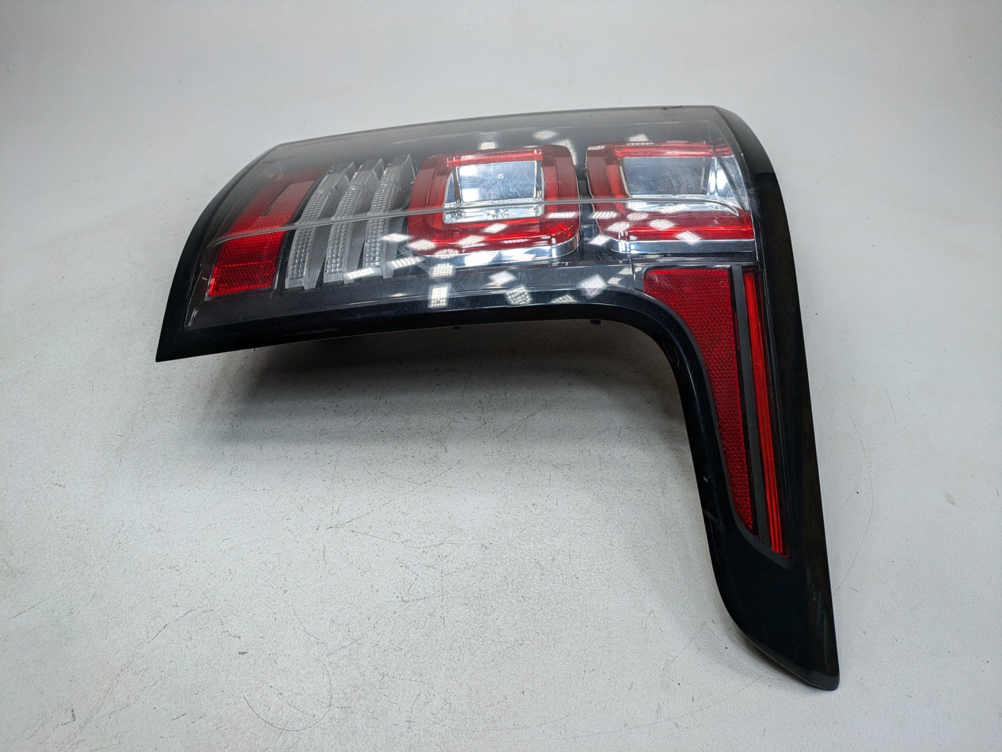 13 - 17 OEM LAND ROVER RANGE ROVER REAR RIGHT PASSENGER SIDE TAIL LIGHT ASSEMBLY