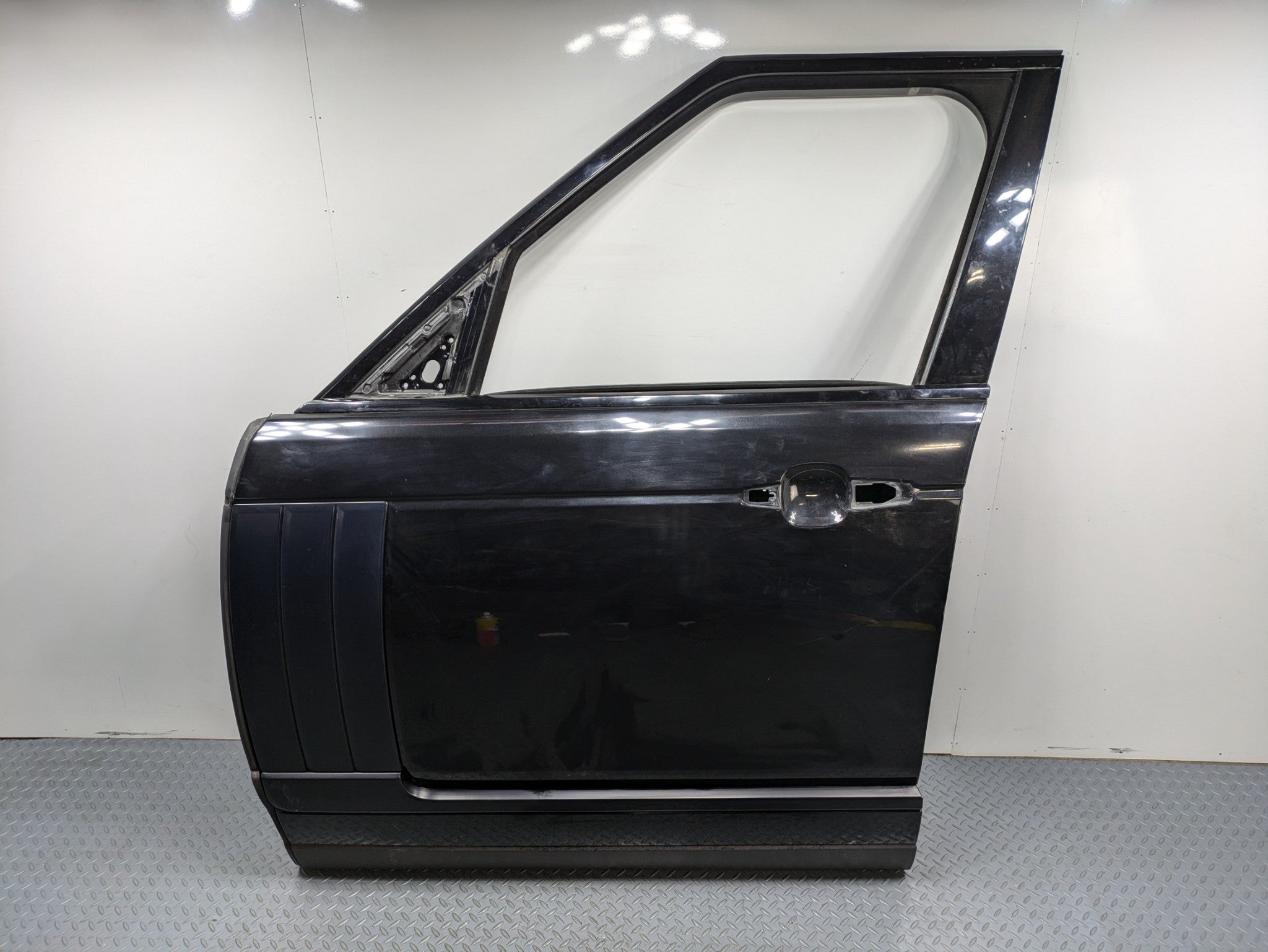 2013 - 2017 OEM LAND ROVER RANGE ROVER FRONT LEFT SIDE DOOR SHELL PANEL BLACK