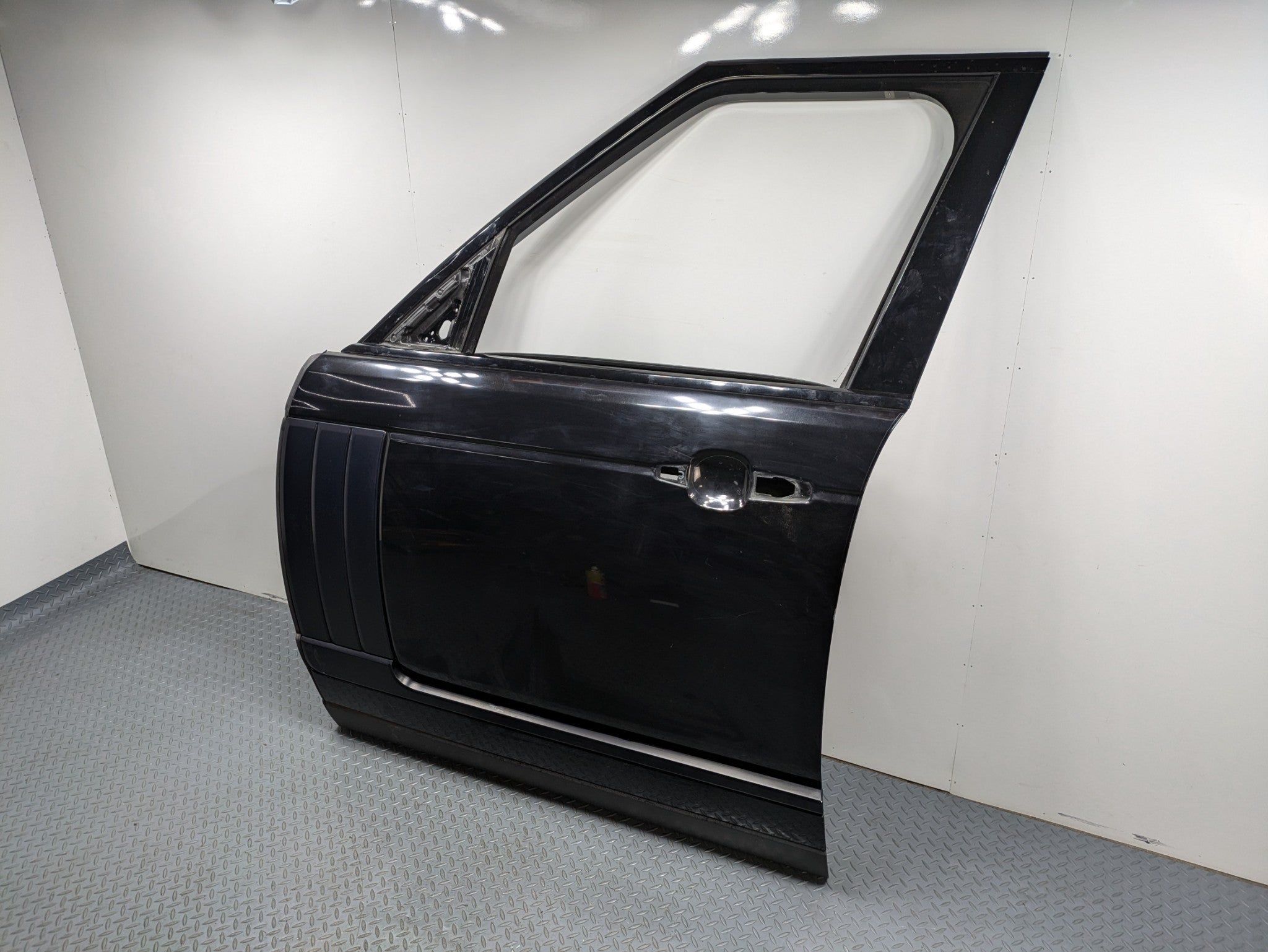 2013 - 2017 OEM LAND ROVER RANGE ROVER FRONT LEFT SIDE DOOR SHELL PANEL BLACK