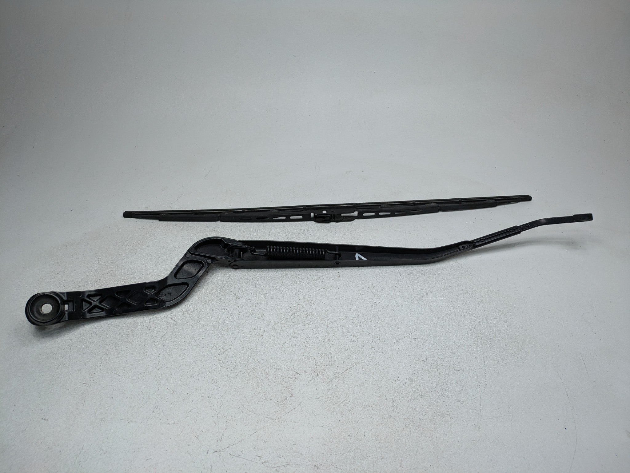 13 - 17 OEM LAND ROVER RANGE ROVER FRONT LEFT WINDSHIELD WIPER ARM WITH BLADE