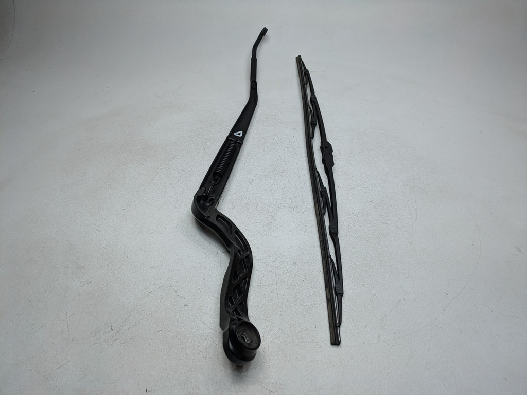 13 - 17 OEM LAND ROVER RANGE ROVER FRONT LEFT WINDSHIELD WIPER ARM WITH BLADE