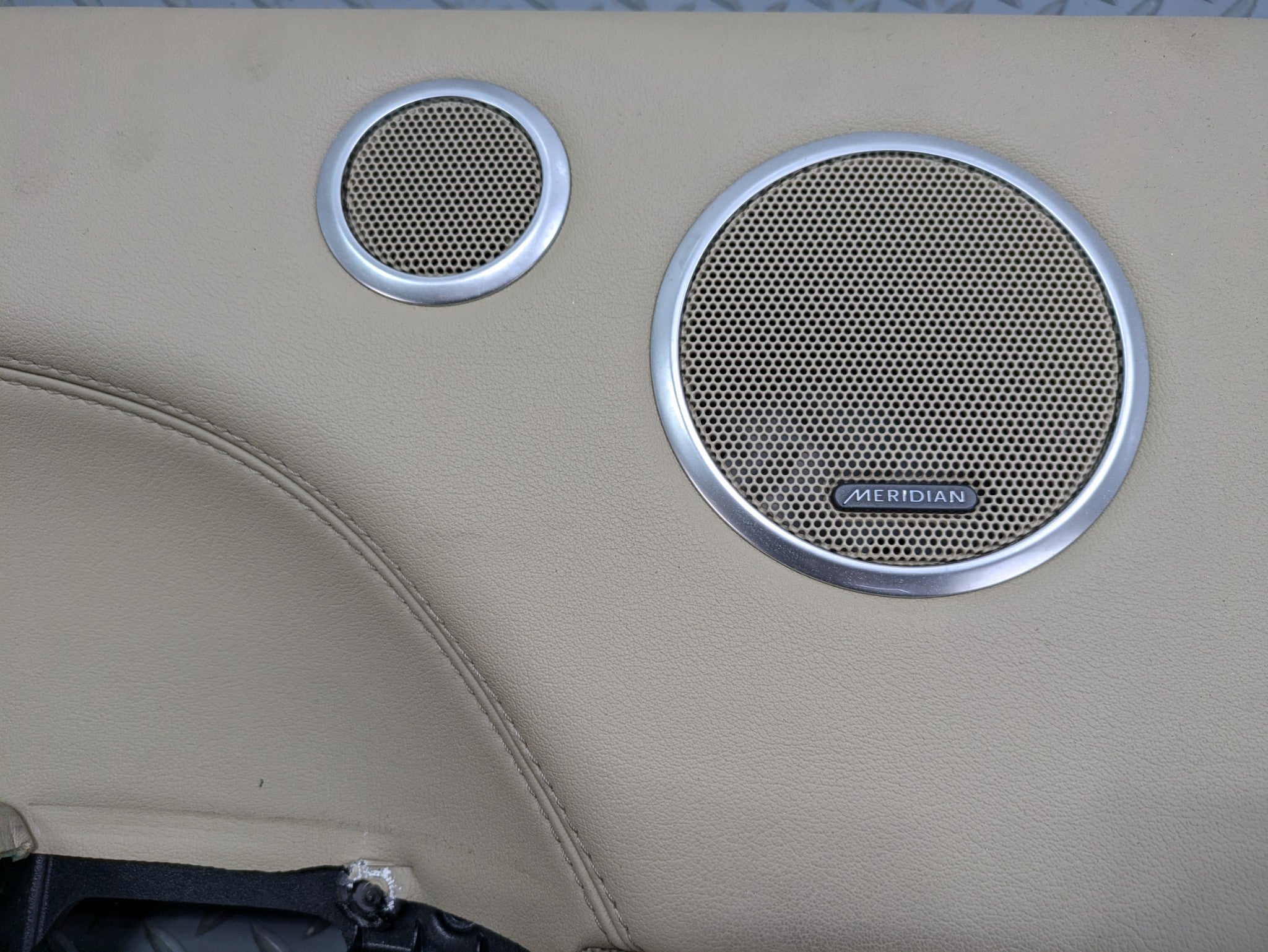 2013 - 2017 OEM LAND ROVER RANGE ROVER REAR LEFT DRIVER SIDE DOOR TRIM PANEL