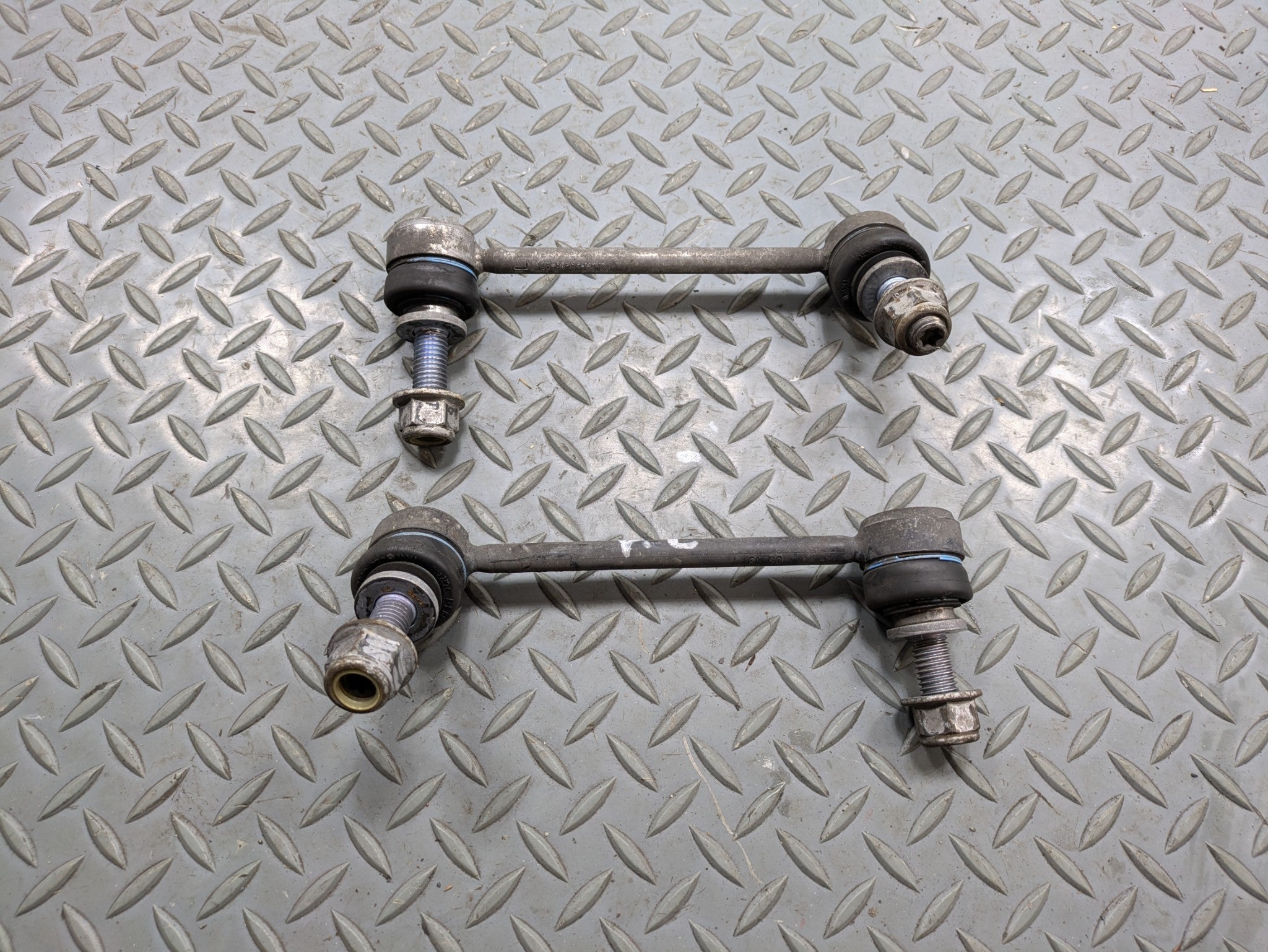 2013 - 2017 OEM LAND ROVER RANGE ROVER REAR LEFT AND RIGHT SIDE SWAY BAR LINK