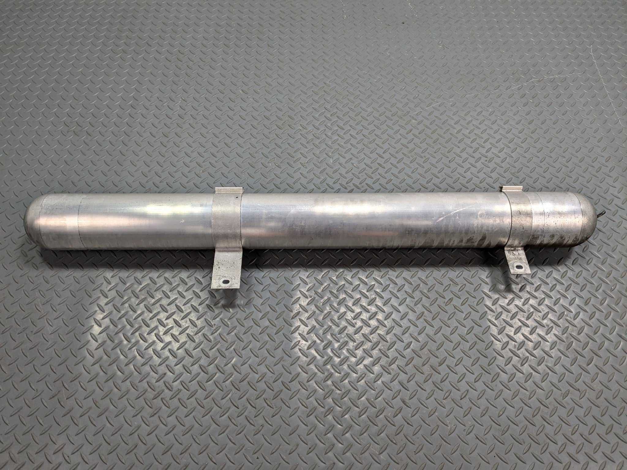 2013 - 2017 OEM LAND ROVER RANGE ROVER AIR COMPRESSOR SUSPENSION RESERVOIR TANK