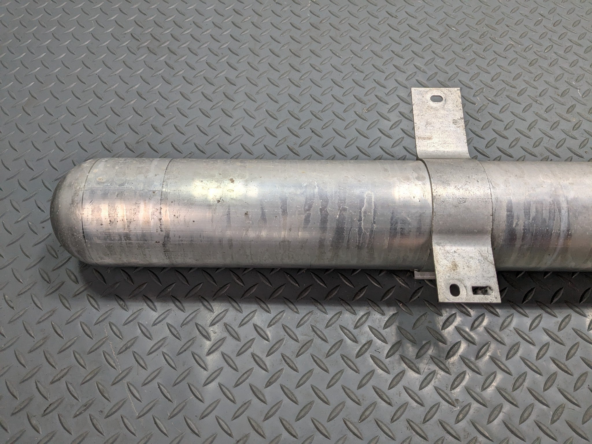 2013 - 2017 OEM LAND ROVER RANGE ROVER AIR COMPRESSOR SUSPENSION RESERVOIR TANK