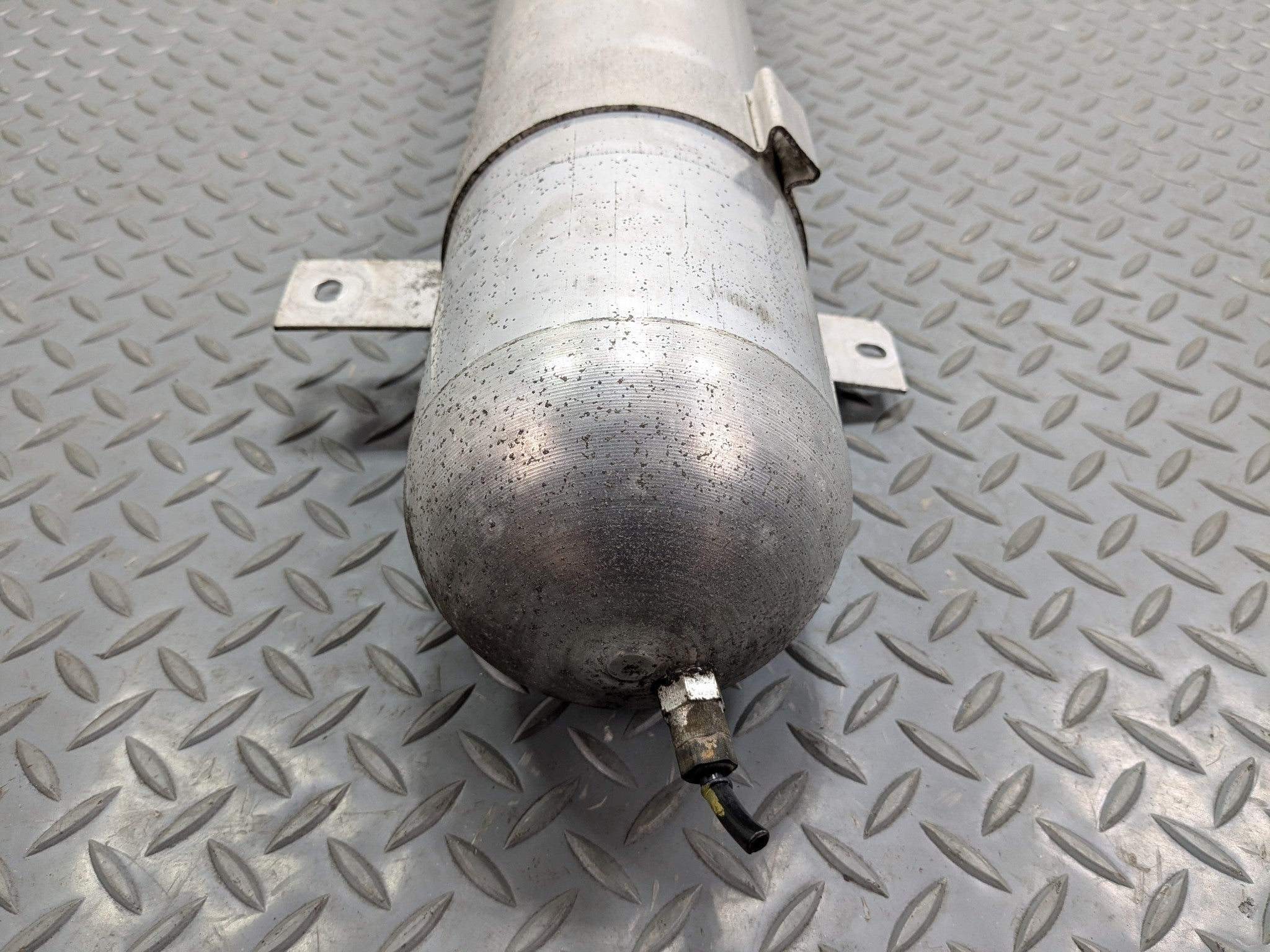 2013 - 2017 OEM LAND ROVER RANGE ROVER AIR COMPRESSOR SUSPENSION RESERVOIR TANK