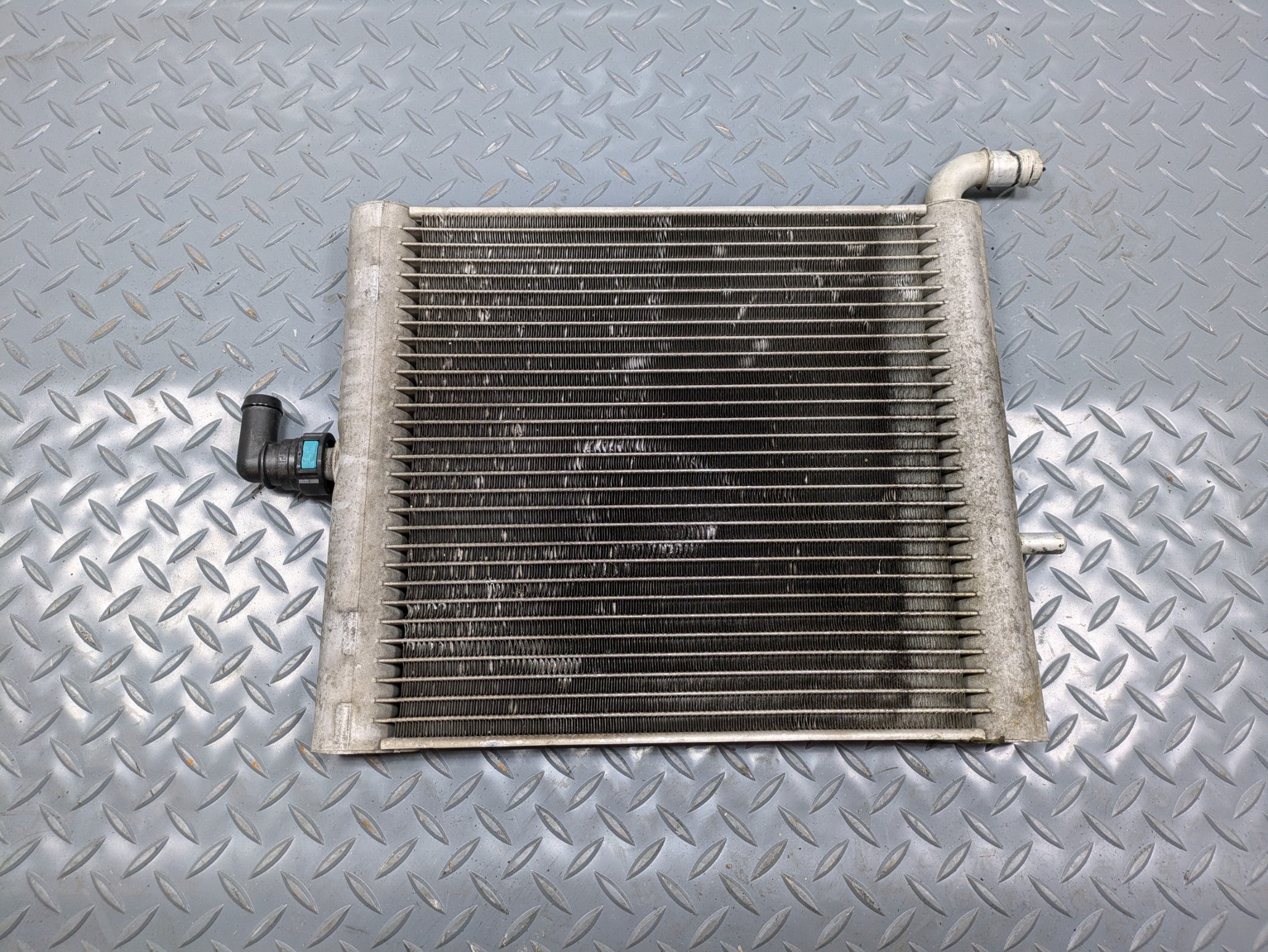 13 - 17 OEM LAND ROVER RANGE ROVER RIGHT SIDE AUXILIARY ENGINE COOLANT RADIATOR