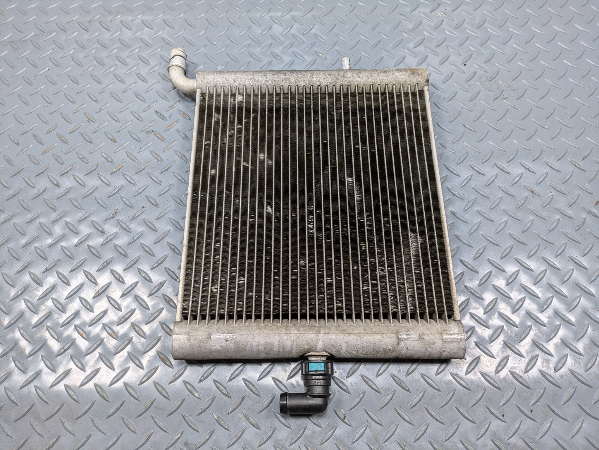 13 - 17 OEM LAND ROVER RANGE ROVER RIGHT SIDE AUXILIARY ENGINE COOLANT RADIATOR