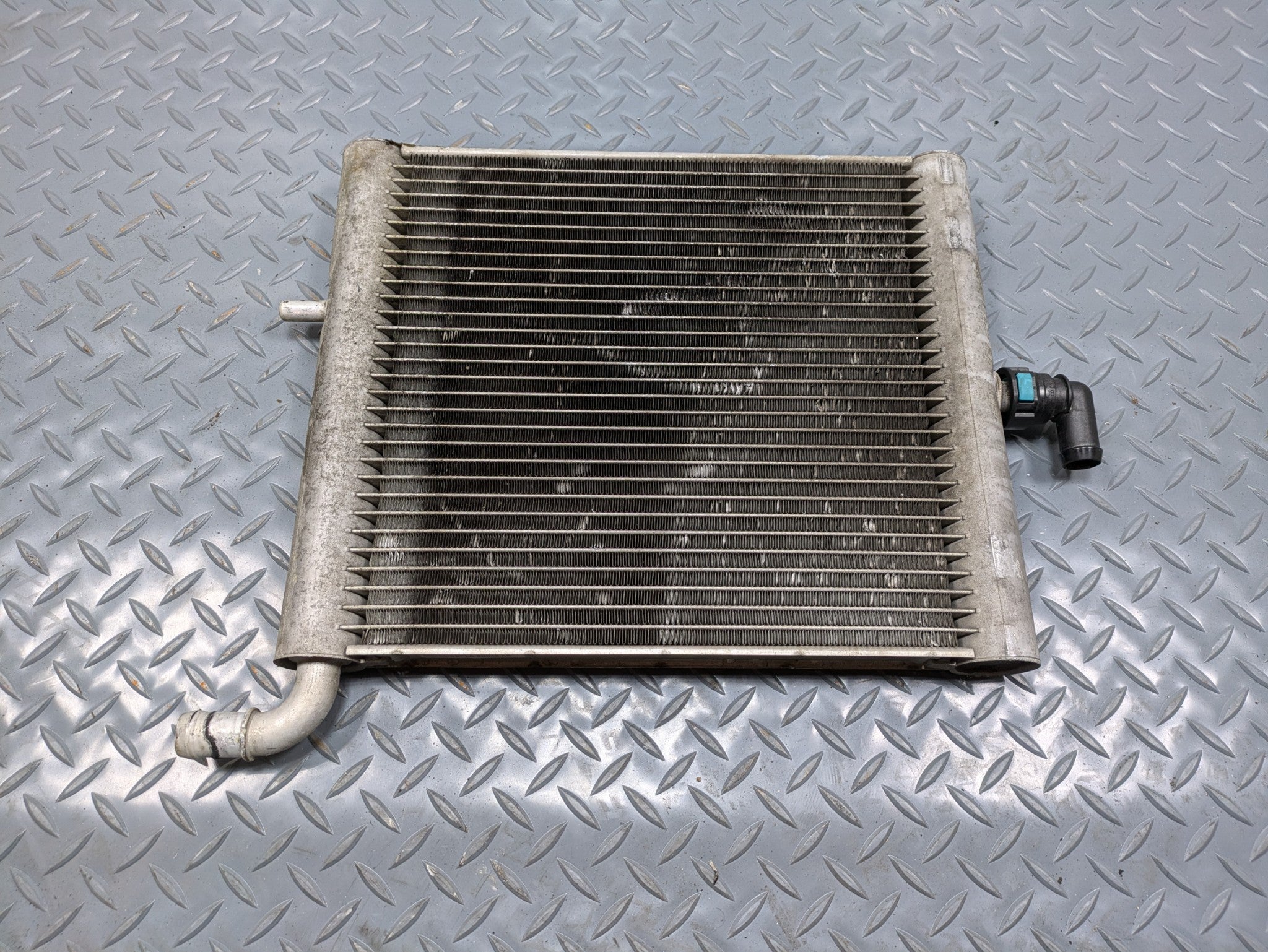 13 - 17 OEM LAND ROVER RANGE ROVER RIGHT SIDE AUXILIARY ENGINE COOLANT RADIATOR