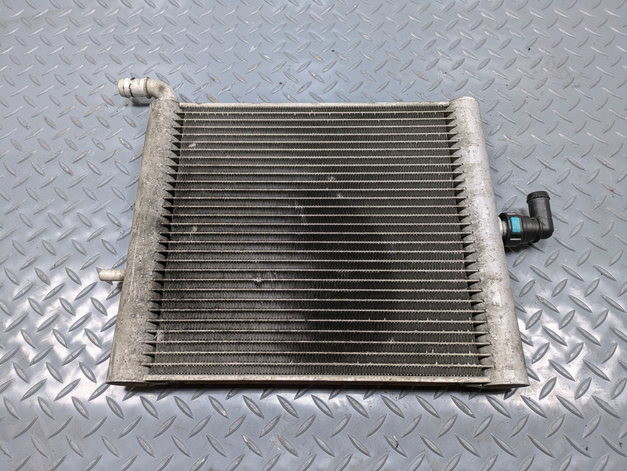 13 - 17 OEM LAND ROVER RANGE ROVER RIGHT SIDE AUXILIARY ENGINE COOLANT RADIATOR