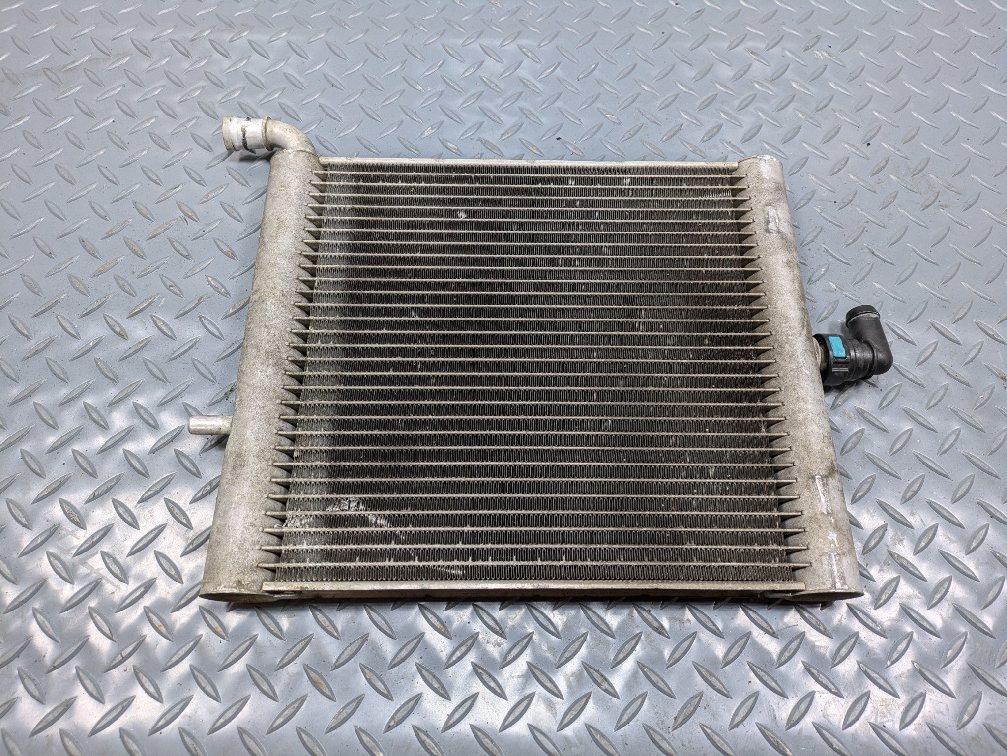 13 - 17 OEM LAND ROVER RANGE ROVER LEFT SIDE AUXILIARY ENGINE COOLANT RADIATOR