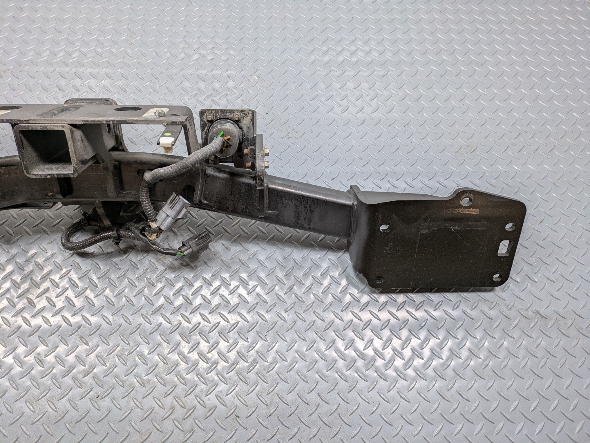 2013 - 2017 OEM LAND ROVER RANGE ROVER REAR BUMPER TOWING TRAILER HITCH ASSEMBLY